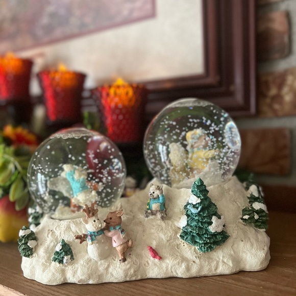 🩵Rare Vintage 1978 TwinChristmas Musical Moving SnowGlobe